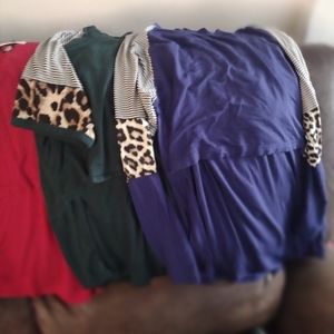 Maternity/ nursing tops size med